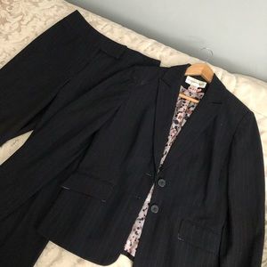 Pant suit